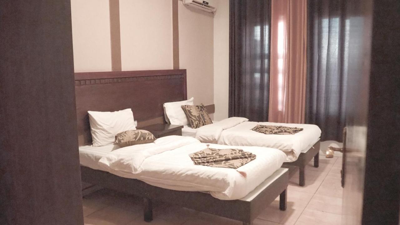Al Fawanes Hotel Apartments Amman Luaran gambar
