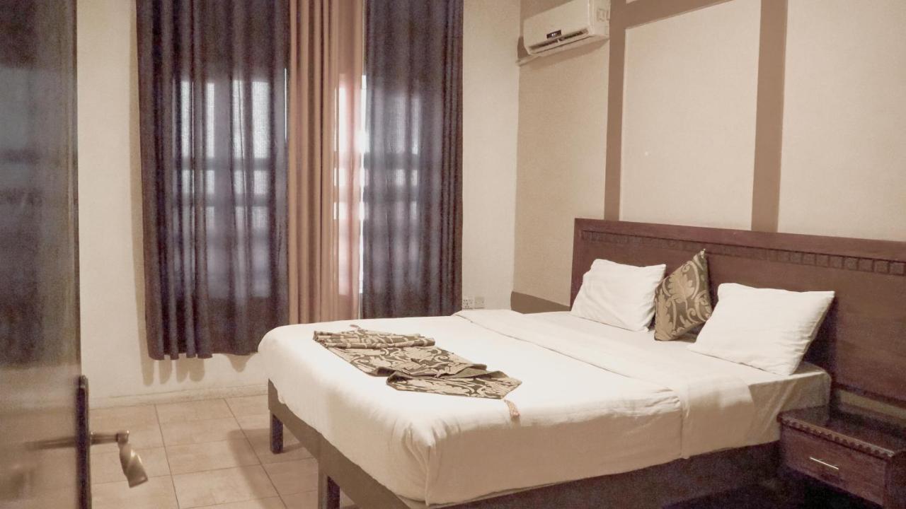 Al Fawanes Hotel Apartments Amman Luaran gambar