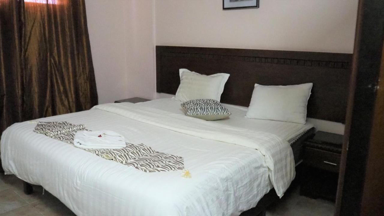 Al Fawanes Hotel Apartments Amman Luaran gambar