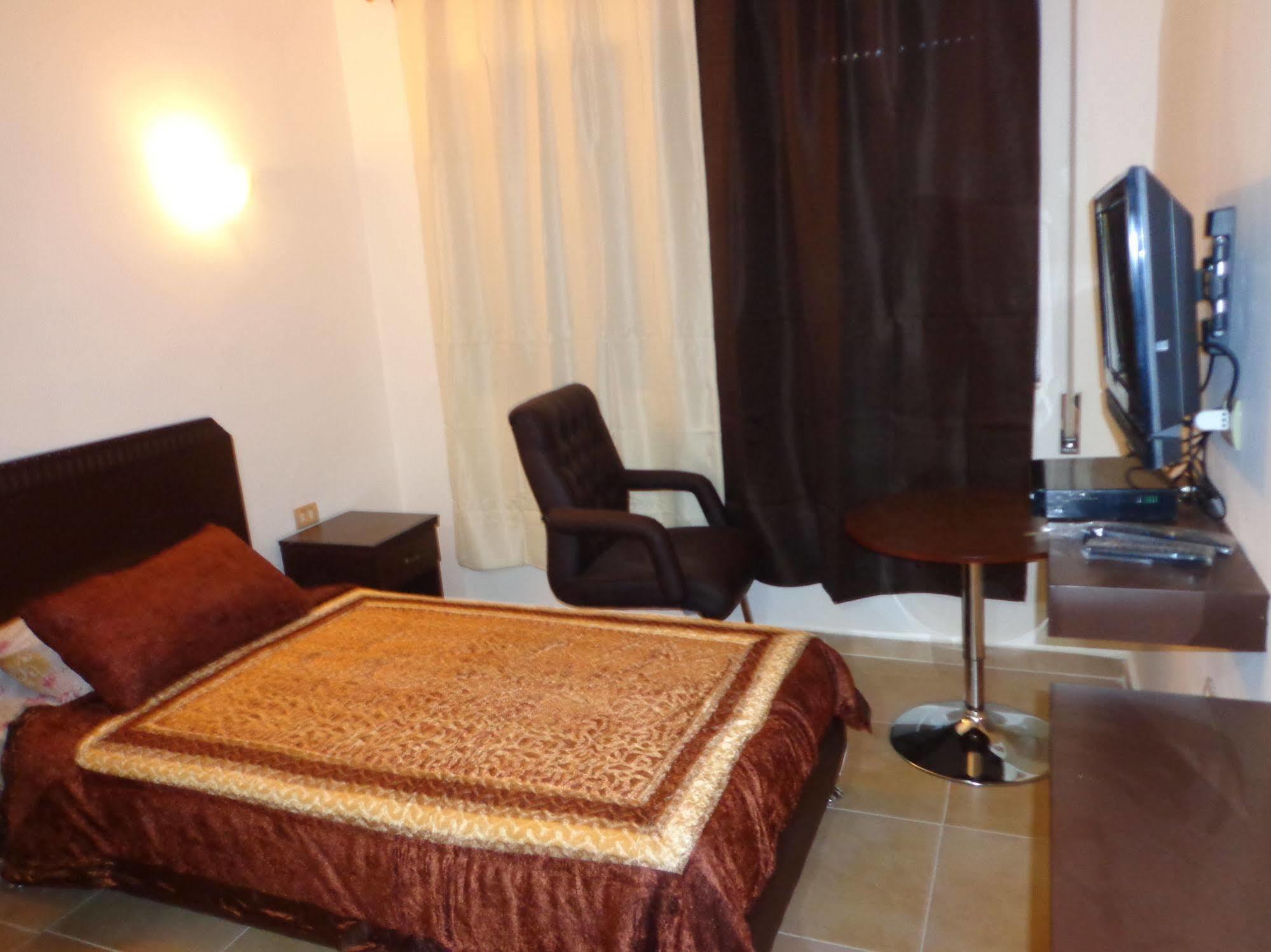 Al Fawanes Hotel Apartments Amman Luaran gambar